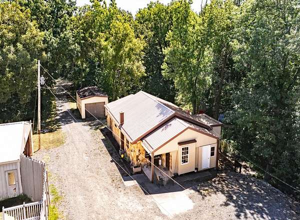 6 Acres of Land for Sale in Bunker Hill, Illinois