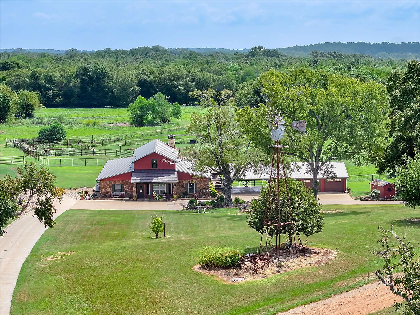 378 Acres of Land with Home for Sale in Winnsboro, Texas