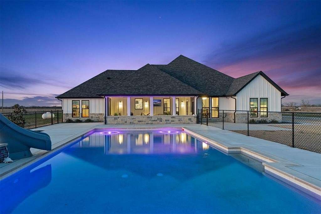 9.66 Acres of Residential Land with Home for Sale in Caddo Mills, Texas