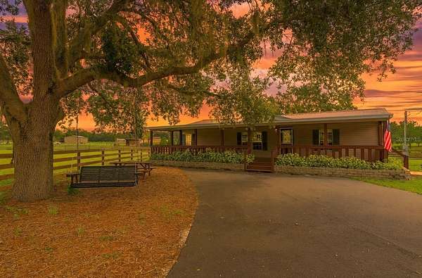 4.42 Acres of Residential Land with Home for Sale in Umatilla, Florida