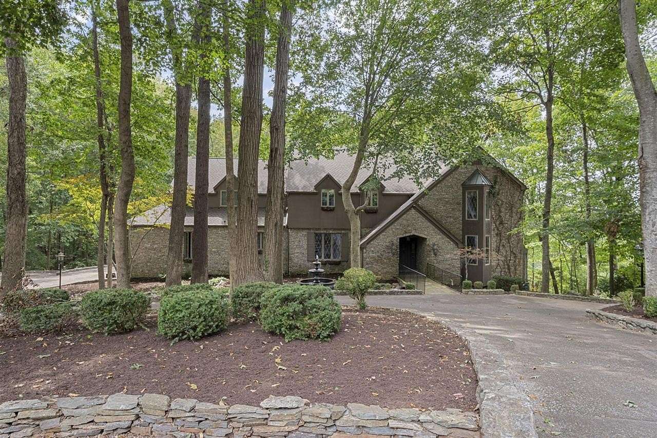 3.29 Acres of Residential Land with Home for Sale in Bowling Green, Kentucky