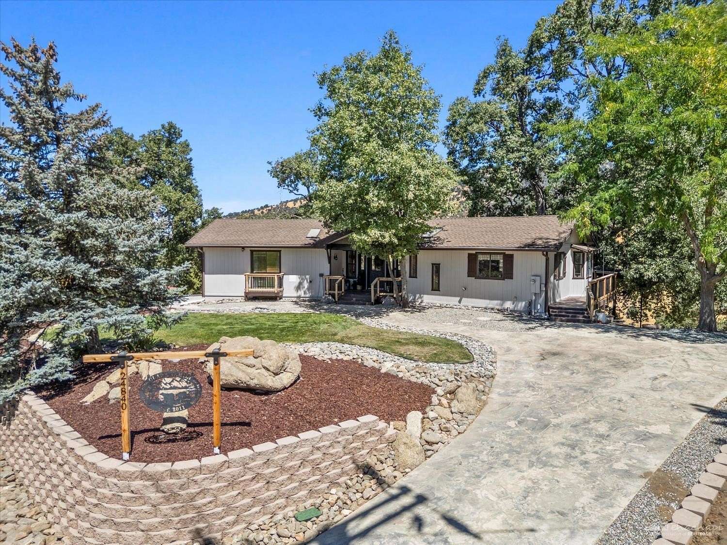 4.89 Acres of Residential Land with Home for Sale in Tehachapi, California