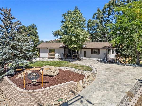 4.89 Acres of Residential Land with Home for Sale in Tehachapi, California