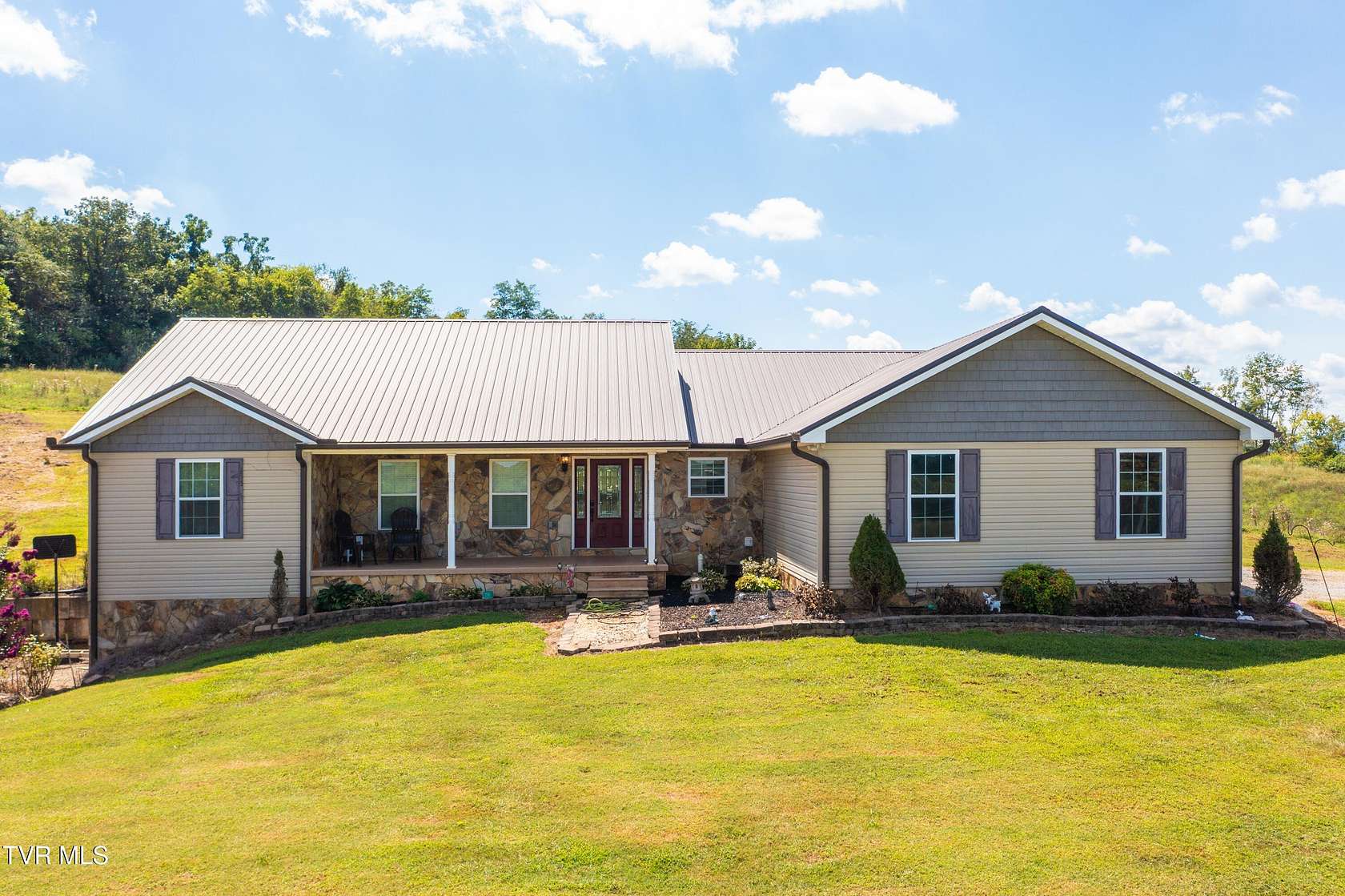 2.34 Acres of Residential Land with Home for Sale in Greeneville, Tennessee