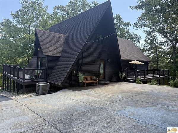 5 Acres of Residential Land with Home for Sale in Park City, Kentucky