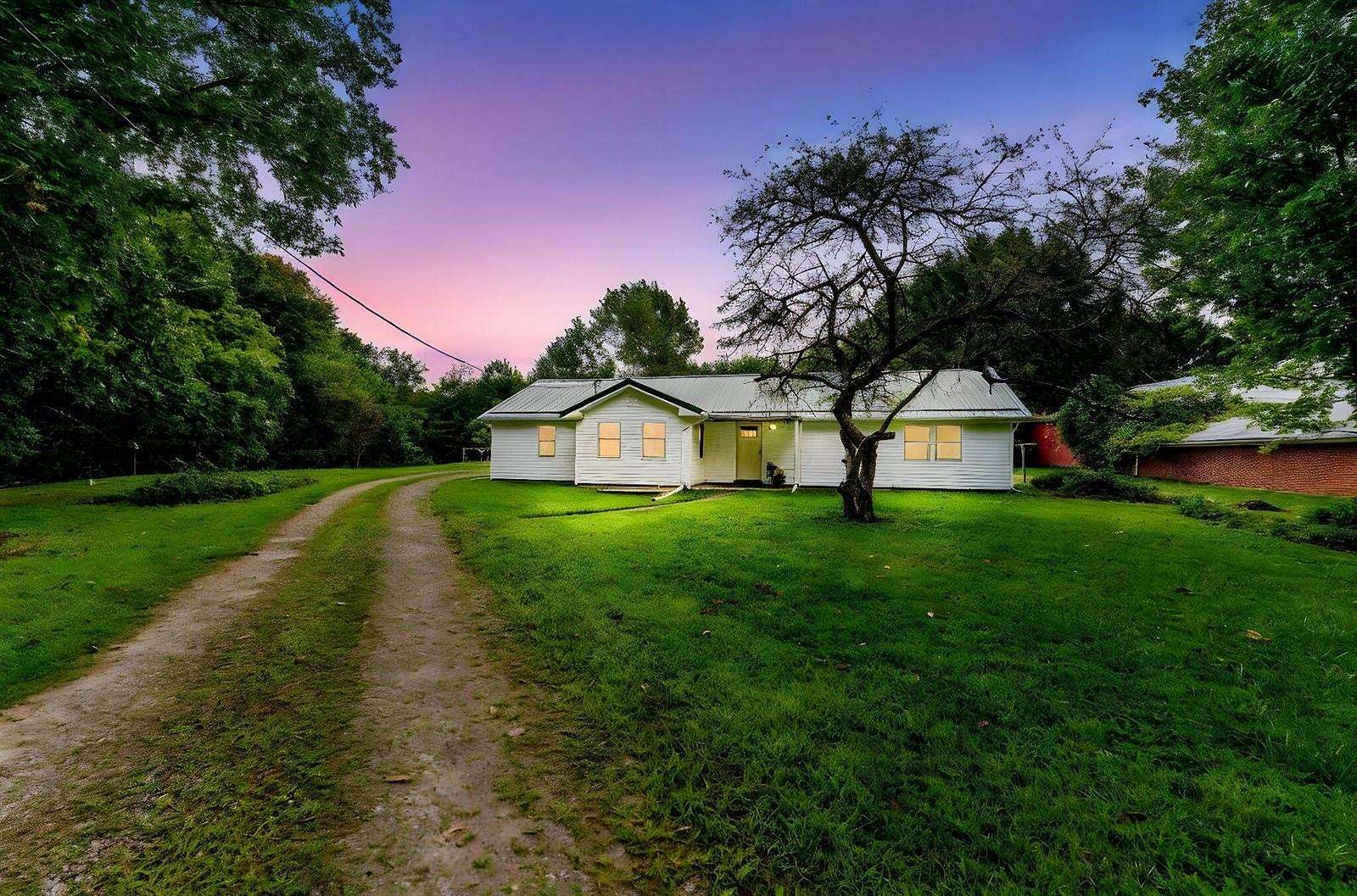 2.14 Acres of Residential Land with Home for Sale in Mount Vernon, Ohio