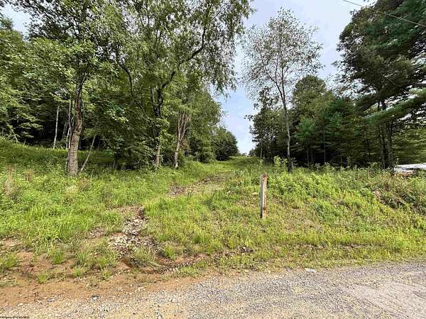 4.5 Acres of Residential Land for Sale in Tunnelton, West Virginia