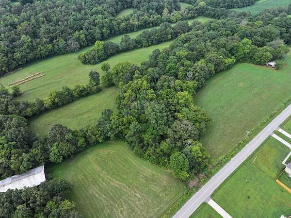 5 Acres of Residential Land with Home for Sale in Woodlawn, Tennessee