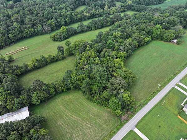 5 Acres of Residential Land with Home for Sale in Woodlawn, Tennessee