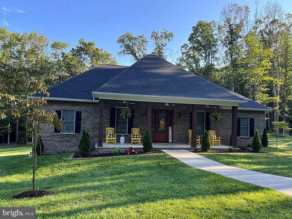 3 Acres of Improved Residential Land for Sale in Luray, Virginia