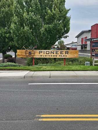 1.55 Acres of Commercial Land for Sale in Redmond, Oregon