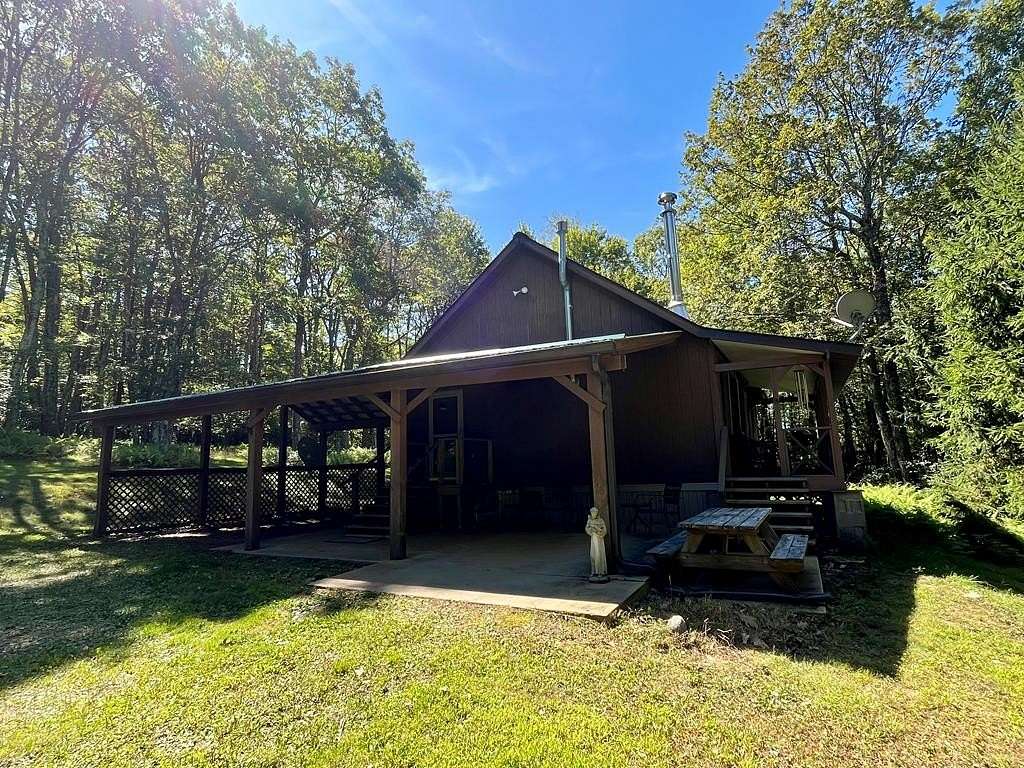 8.56 Acres of Residential Land with Home for Sale in New Albany, Pennsylvania