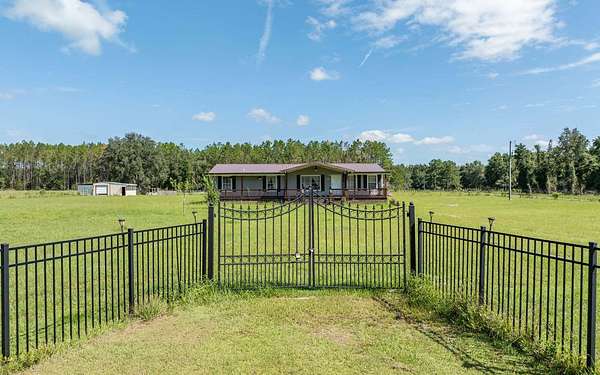 10 Acres of Residential Land with Home for Sale in Fort White, Florida