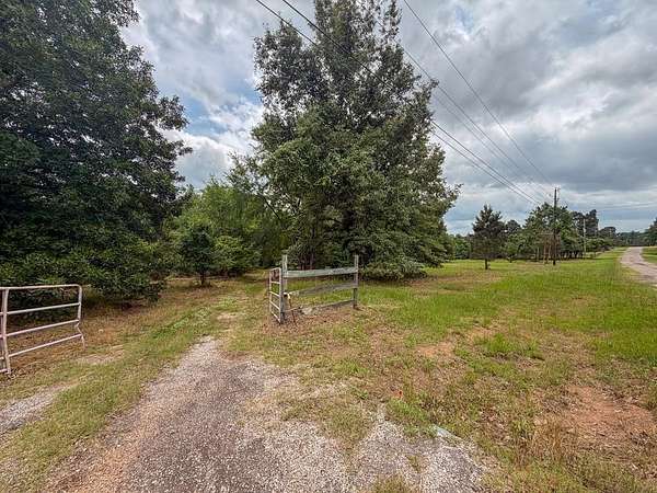 8 Acres of Land for Sale in Palestine, Texas