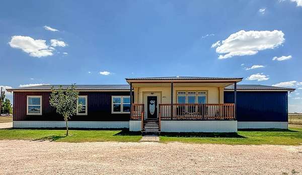 3.5 Acres of Residential Land with Home for Sale in Seminole, Texas