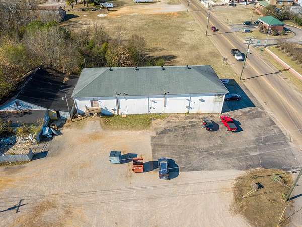 1.4 Acres of Commercial Land for Sale in Savannah, Tennessee