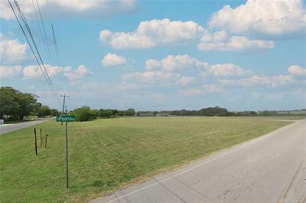 2.12 Acres of Residential Land for Sale in Mounds, Oklahoma