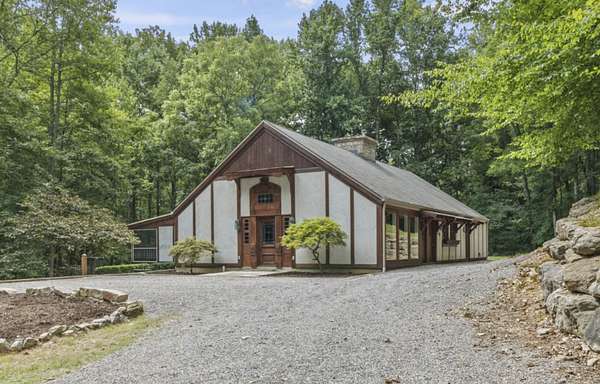 9 Acres of Residential Land with Home for Sale in Cottontown, Tennessee