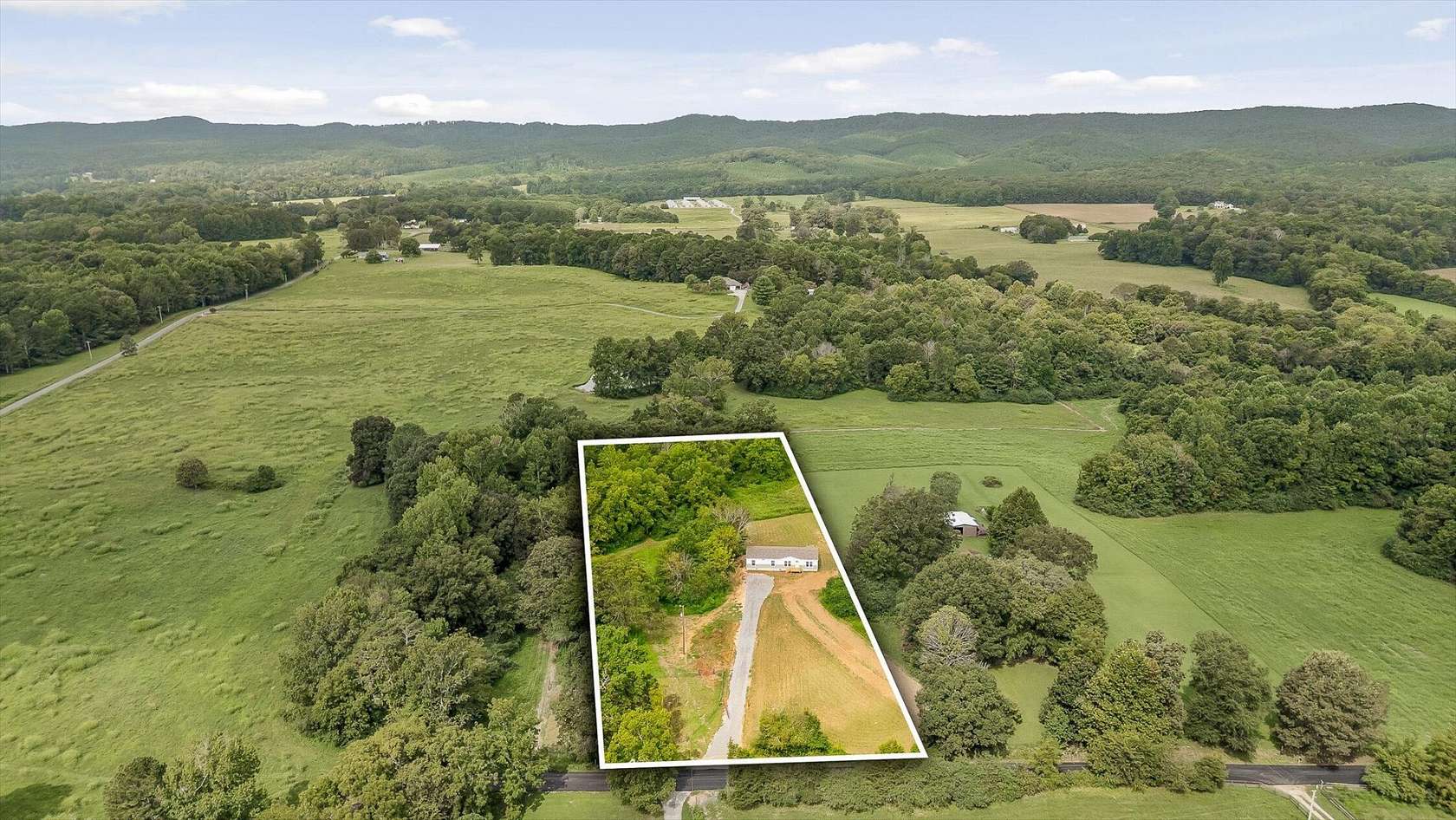 4 Acres of Residential Land with Home for Sale in LaFayette, Georgia