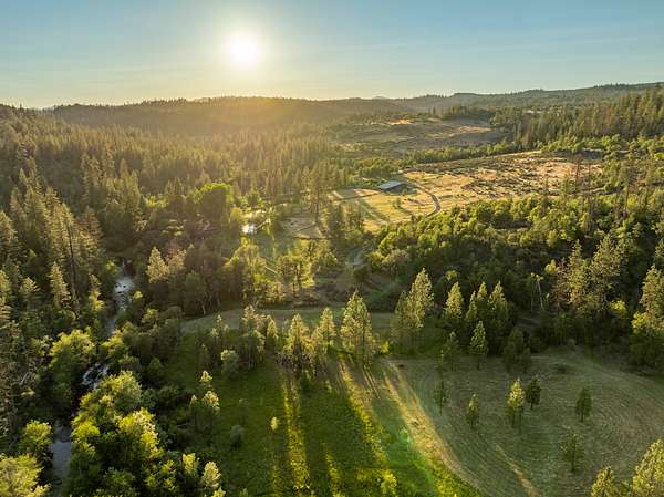 40 Acres of Land with Home for Sale in Eagle Point, Oregon