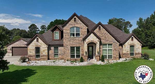 5 Acres of Residential Land with Home for Sale in Texarkana, Texas