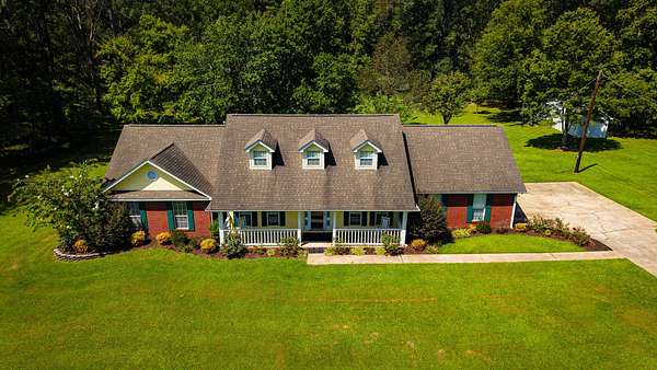 2.8 Acres of Residential Land with Home for Sale in Aberdeen, Mississippi