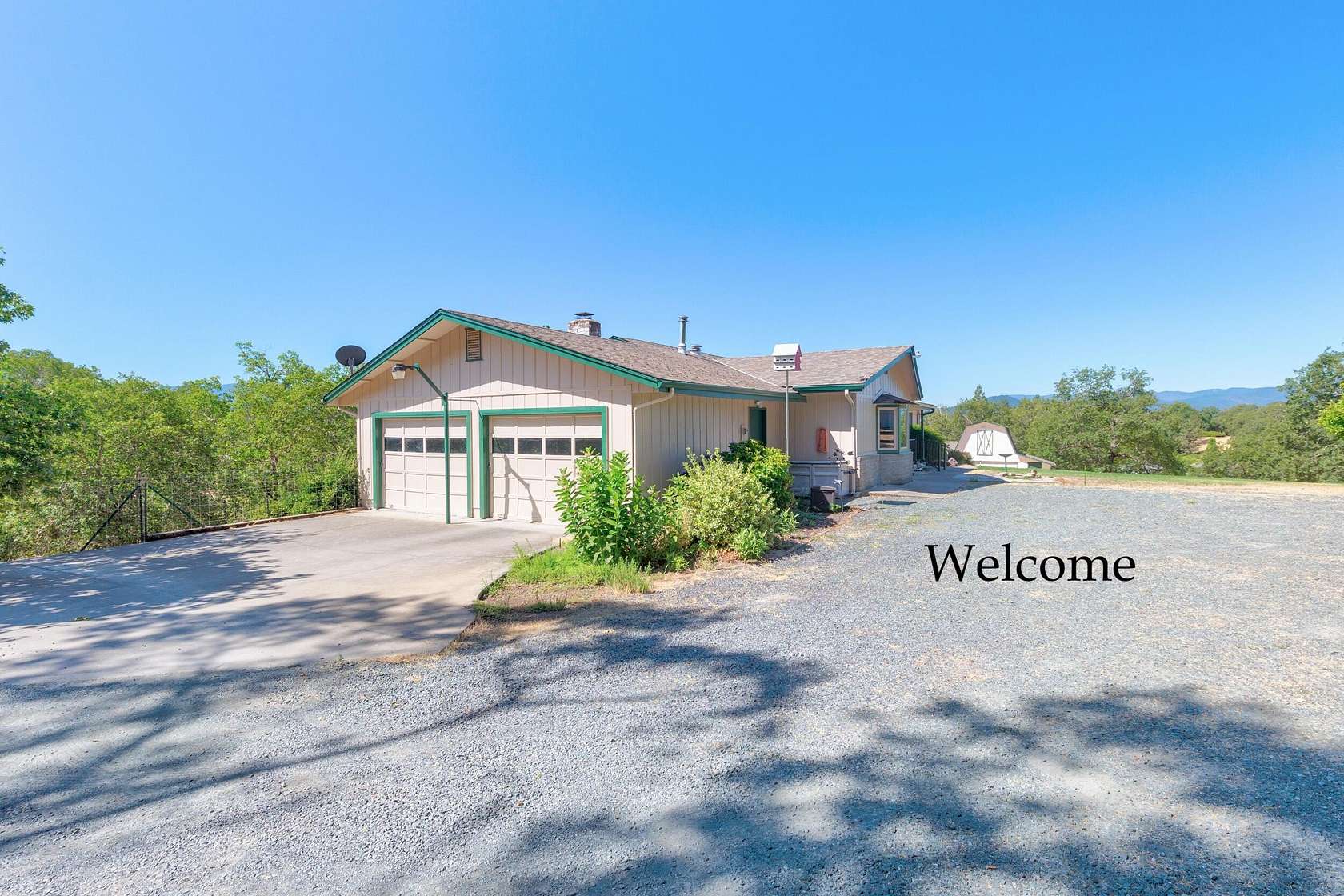 2.62 Acres of Residential Land with Home for Sale in Grants Pass, Oregon