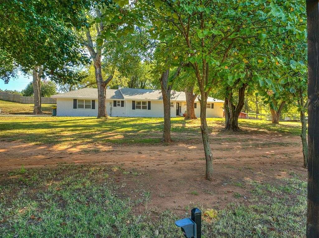 4.75 Acres of Residential Land with Home for Sale in Edmond, Oklahoma