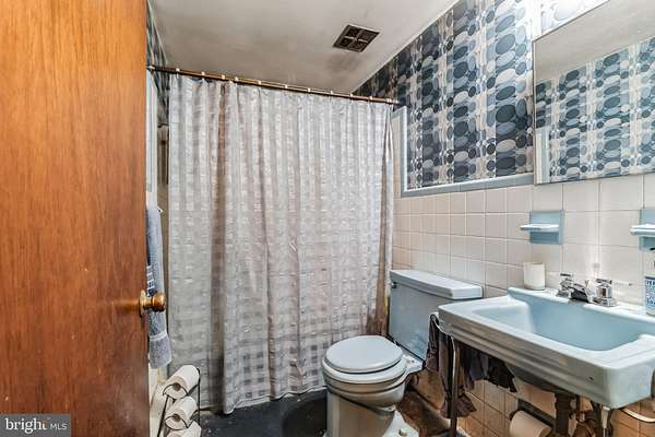 5.8 Acres of Residential Land with Home for Sale in Washington Crossing, Pennsylvania