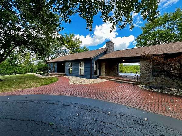 5 Acres of Residential Land with Home for Sale in Chillicothe, Ohio