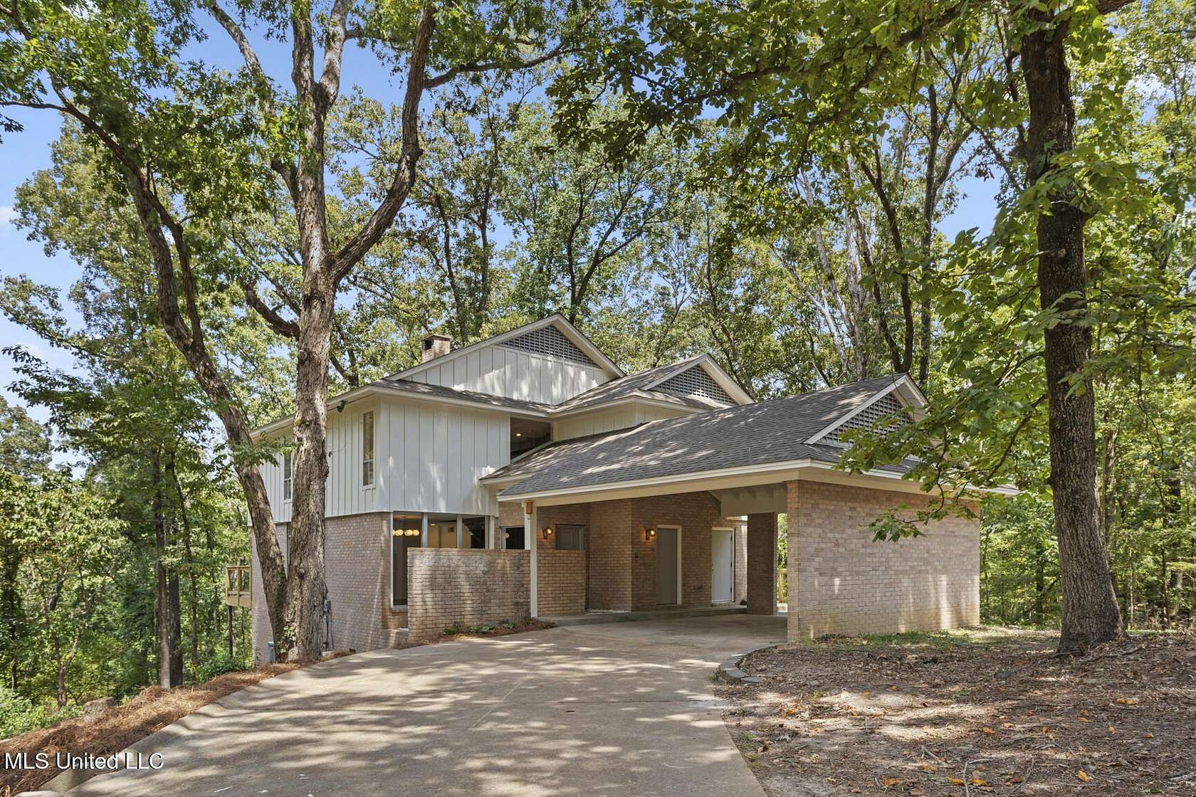 3.19 Acres of Residential Land with Home for Sale in Clinton, Mississippi