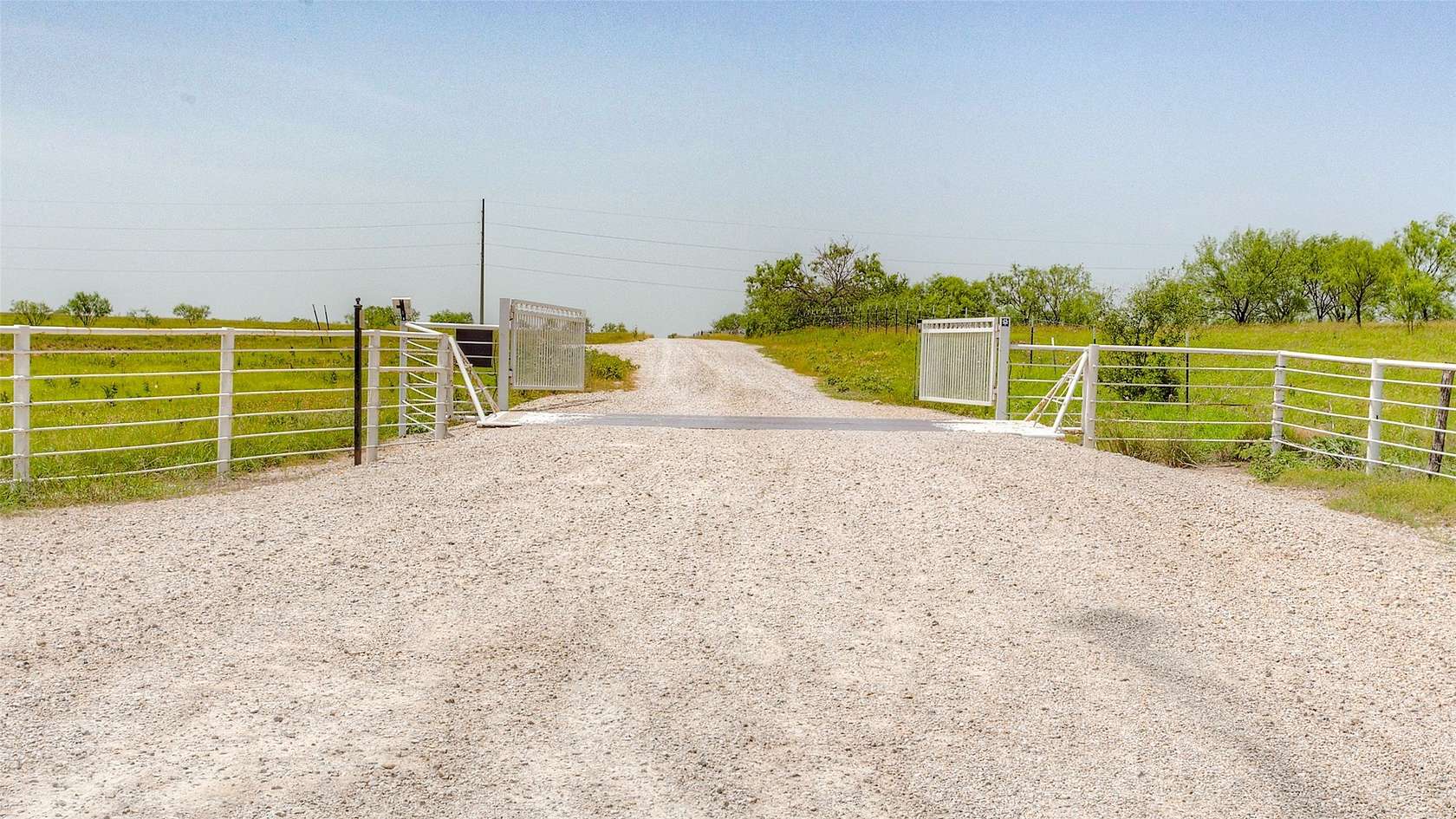 10 Acres of Land for Sale in Decatur, Texas