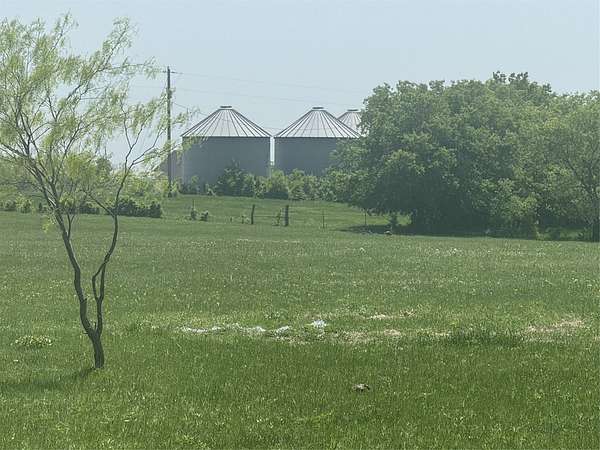10 Acres of Land for Sale in Decatur, Texas
