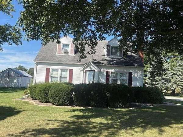 2.3 Acres of Residential Land with Home for Sale in Arenzville, Illinois