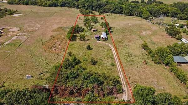 5 Acres of Residential Land with Home for Sale in Brashear, Texas