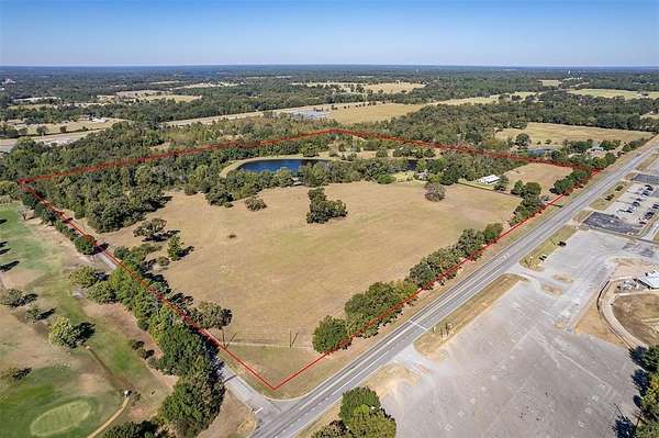 52 Acres of Mixed-Use Land for Sale in Mineola, Texas
