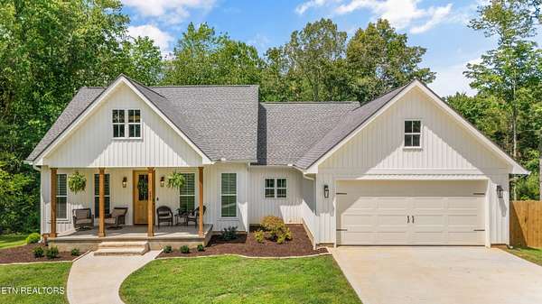 2 Acres of Residential Land with Home for Sale in Lenoir City, Tennessee