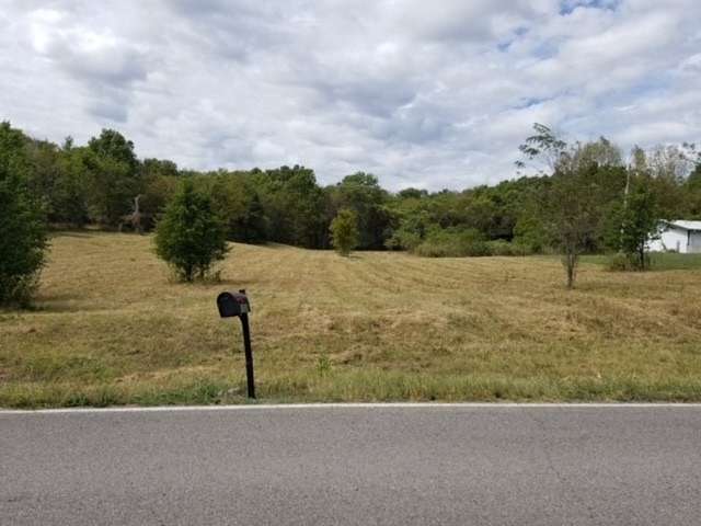 5 Acres of Residential Land for Sale in Castalian Springs, Tennessee
