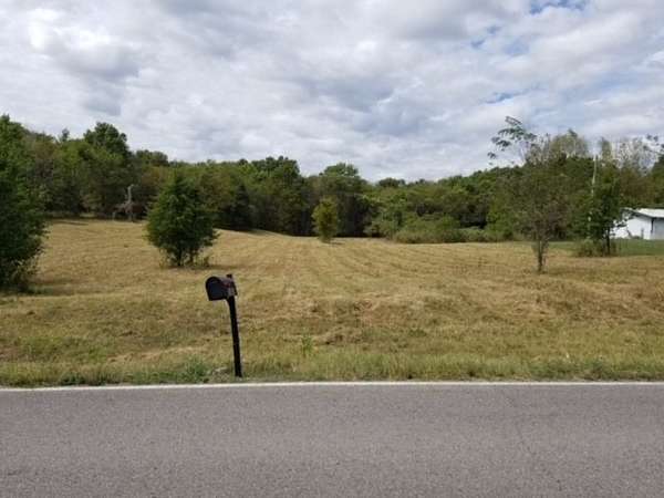 5 Acres of Residential Land for Sale in Castalian Springs, Tennessee