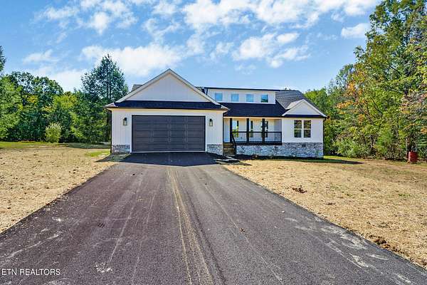 2.78 Acres of Residential Land with Home for Sale in Jamestown, Tennessee