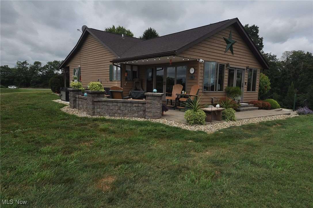 16.5 Acres of Land with Home for Sale in Zanesville, Ohio