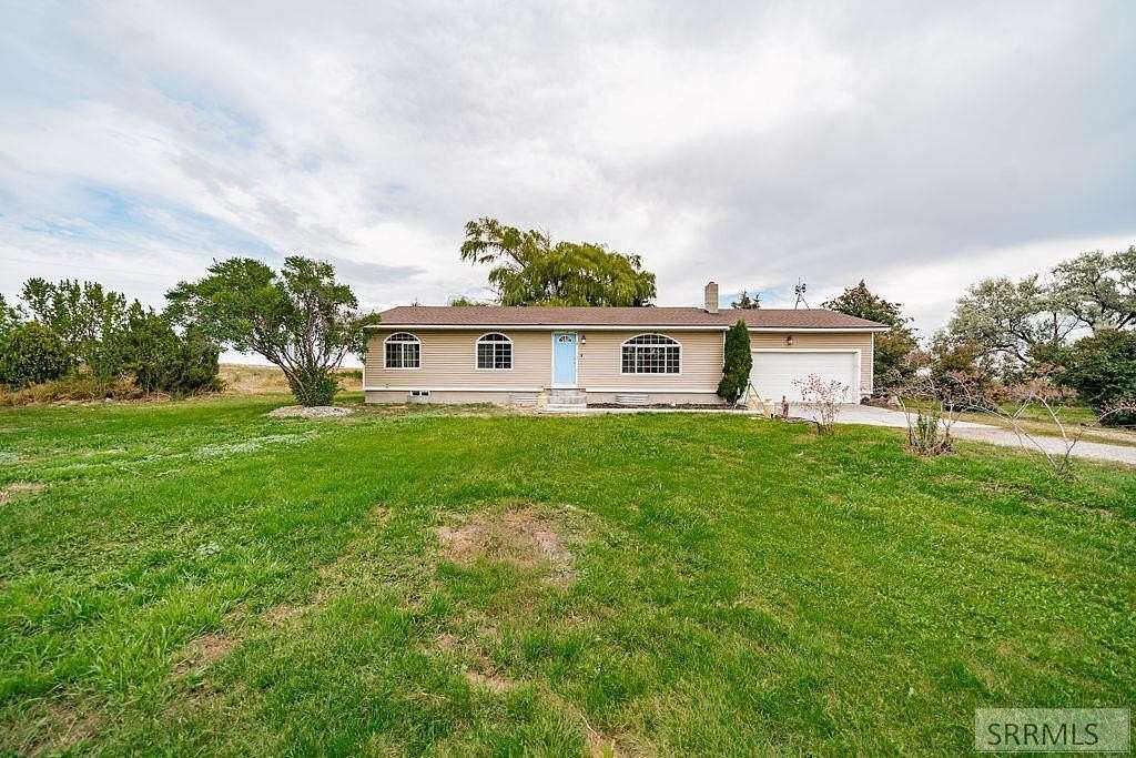 3.1 Acres of Residential Land with Home for Sale in Blackfoot, Idaho