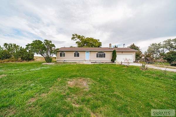 3.1 Acres of Residential Land with Home for Sale in Blackfoot, Idaho