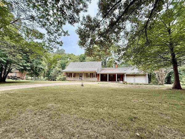 5 Acres of Residential Land with Home for Sale in Moscow, Tennessee