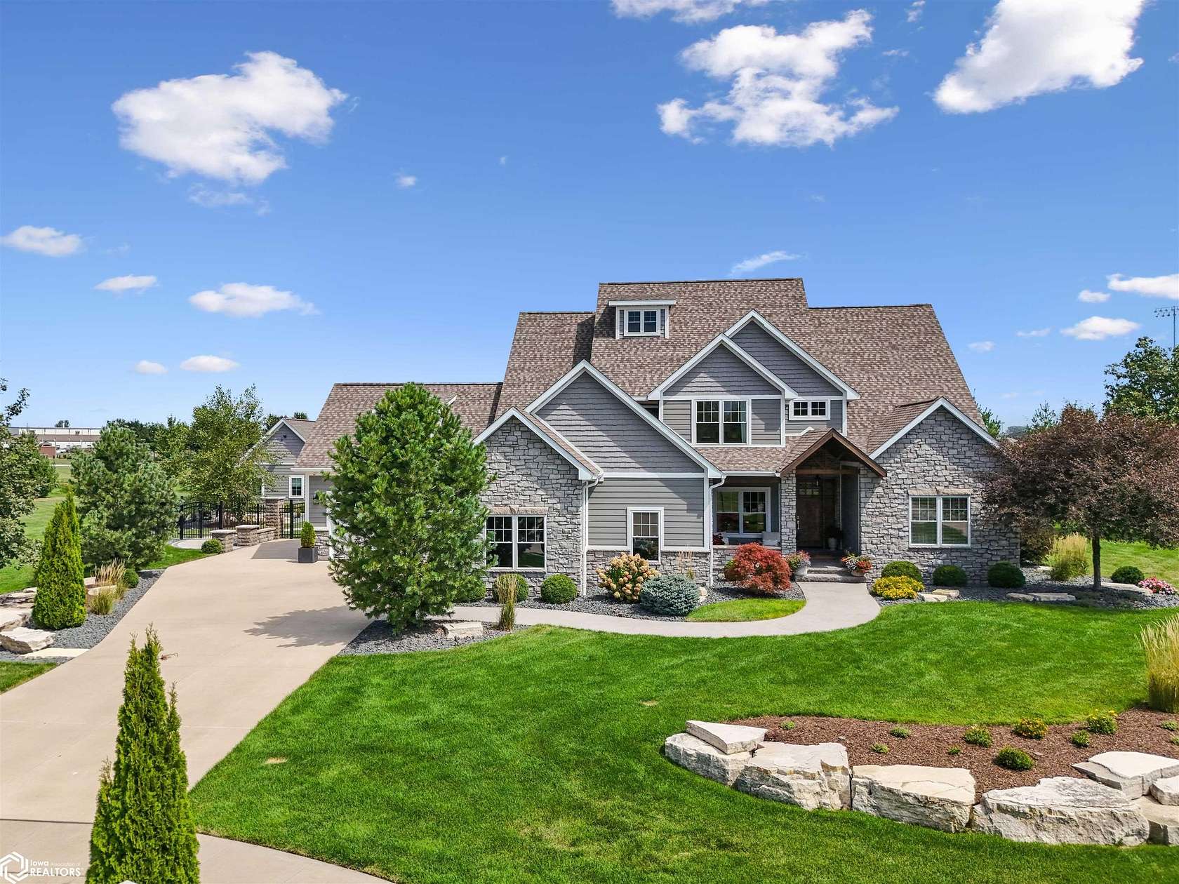 2.17 Acres of Residential Land with Home for Sale in Burlington, Iowa