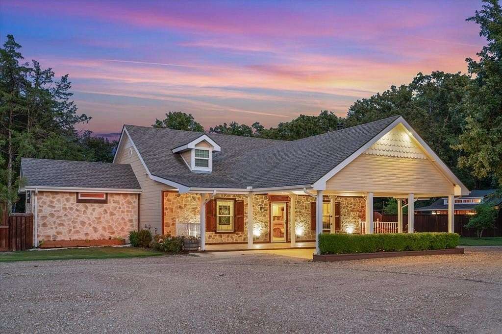 2.14 Acres of Residential Land with Home for Sale in Quinlan, Texas