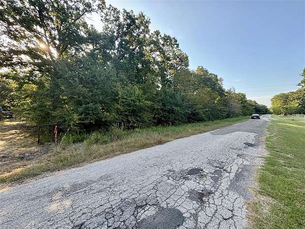 2.5 Acres of Land for Sale in Kemp, Texas