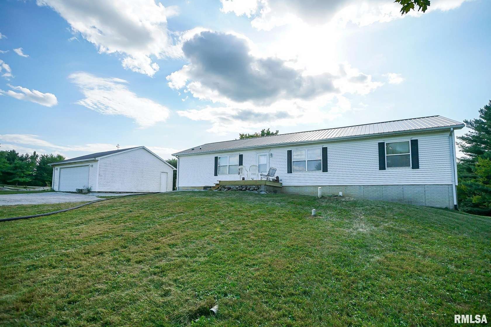 2.45 Acres of Residential Land with Home for Sale in Carlock, Illinois