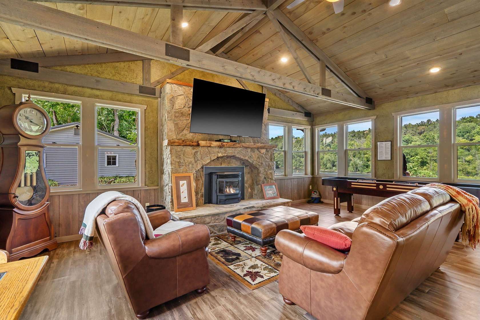 1.6 Acres of Residential Land with Home for Sale in Hollister, Missouri