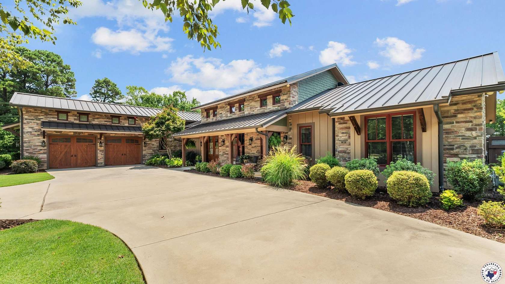 5 Acres of Residential Land with Home for Sale in Texarkana, Texas